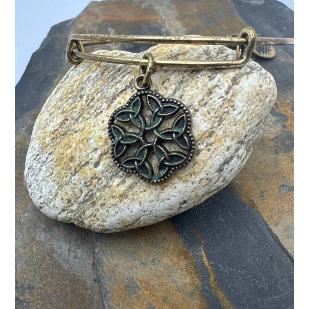 Jewelry Lot of 4 bracelets Alex and Ani Gold Tone USA Flag Charm Costume - Picture 5 of 16